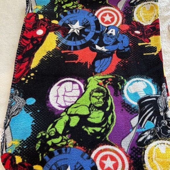 Marvel Avengers super hero thin fleece child's blanket - Picture 1 of 4